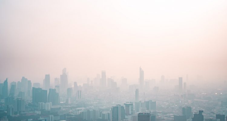 Zanieczyszczone powietrze w mieście
